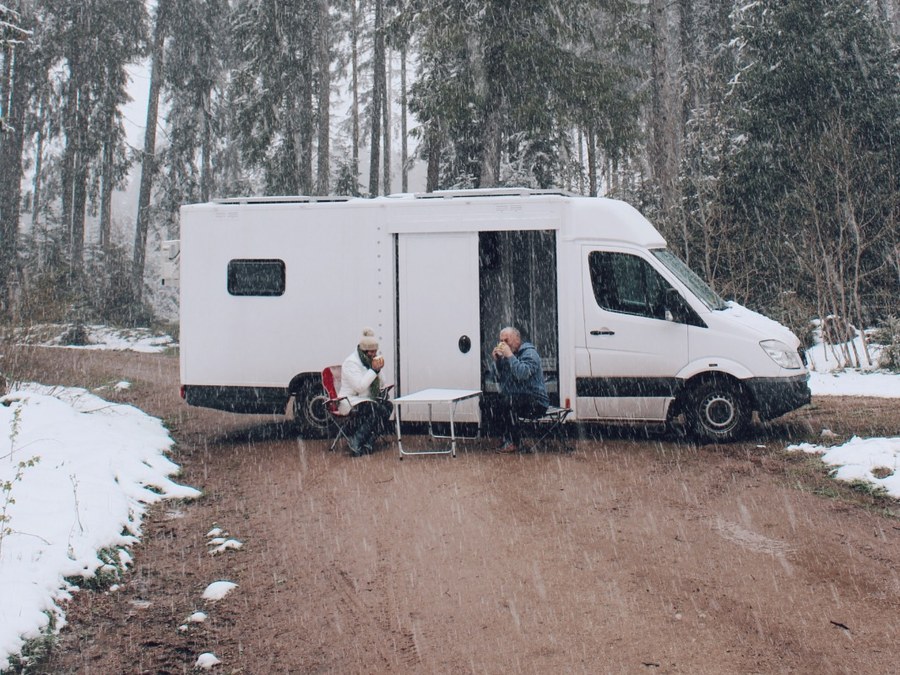 Zelfvoorzienende camper stroomvoorziening